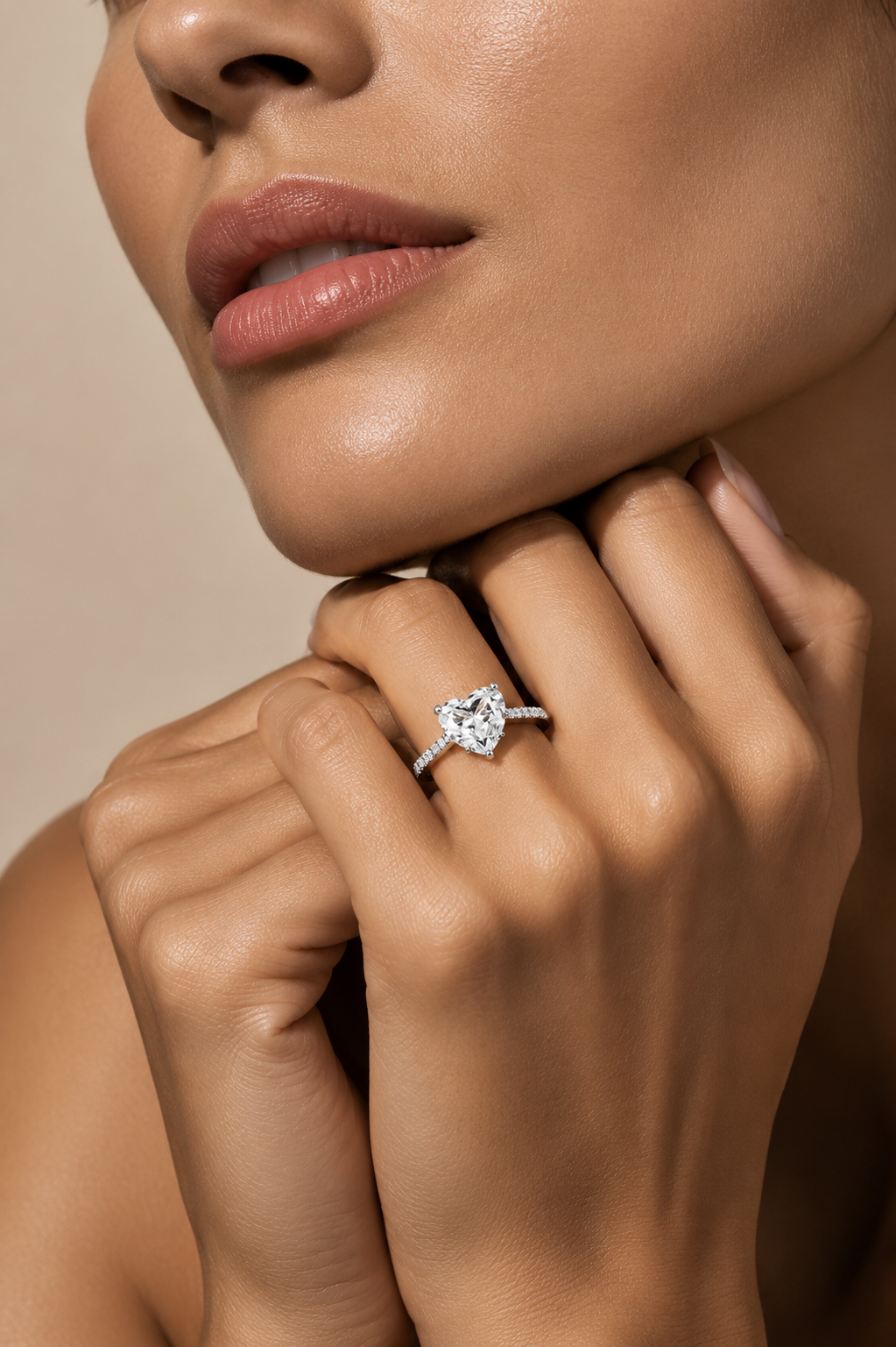 Anillo Solitario Diamante Natural corazón de oro blanco