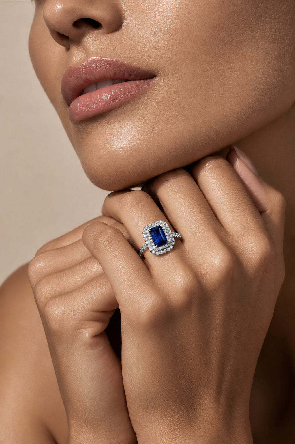 Anillo Zafiro y Diamantes de Oro Blanco