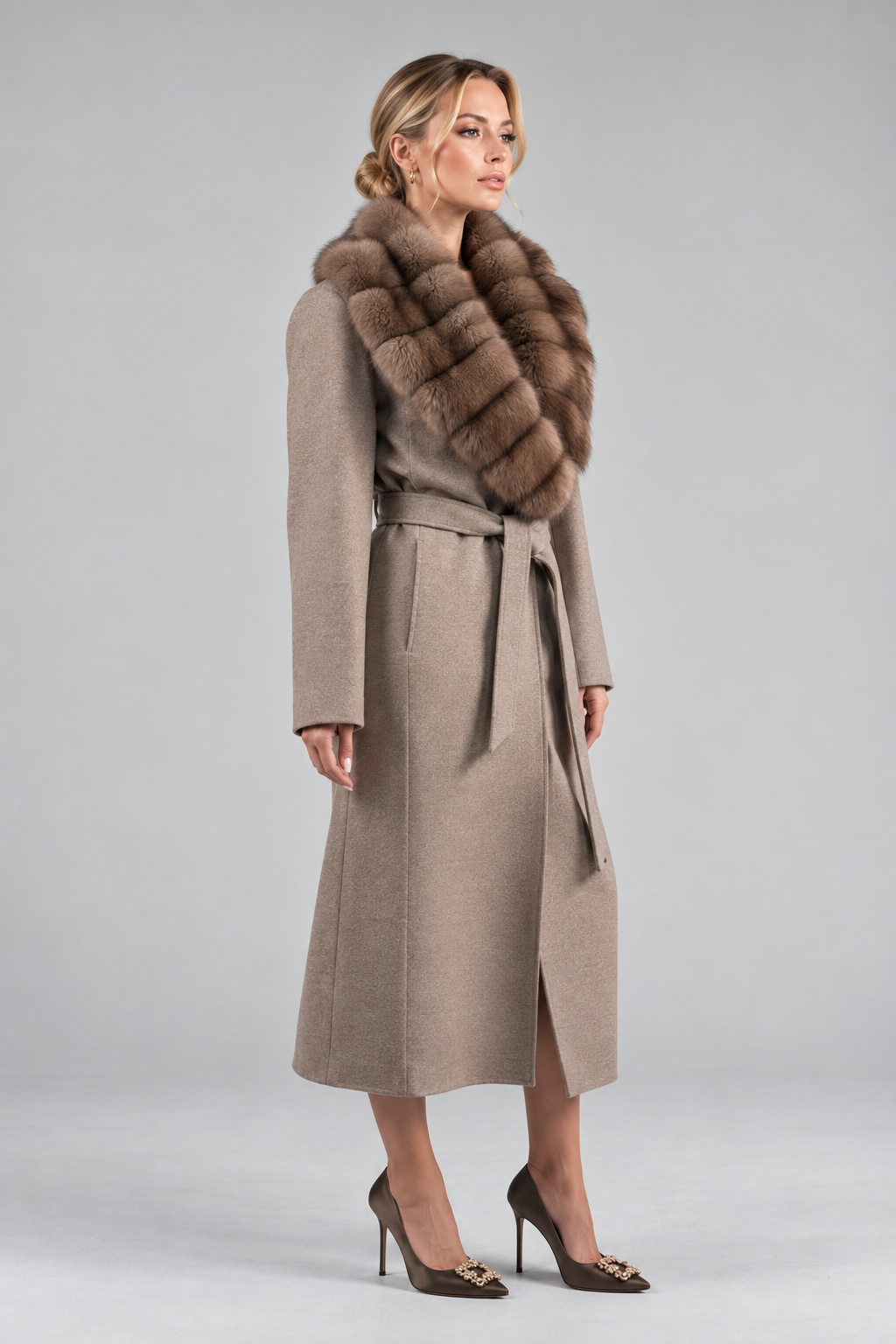 ABRIGO DE CASHMERE Y CUELLO DE MARTAS CIBELINAS