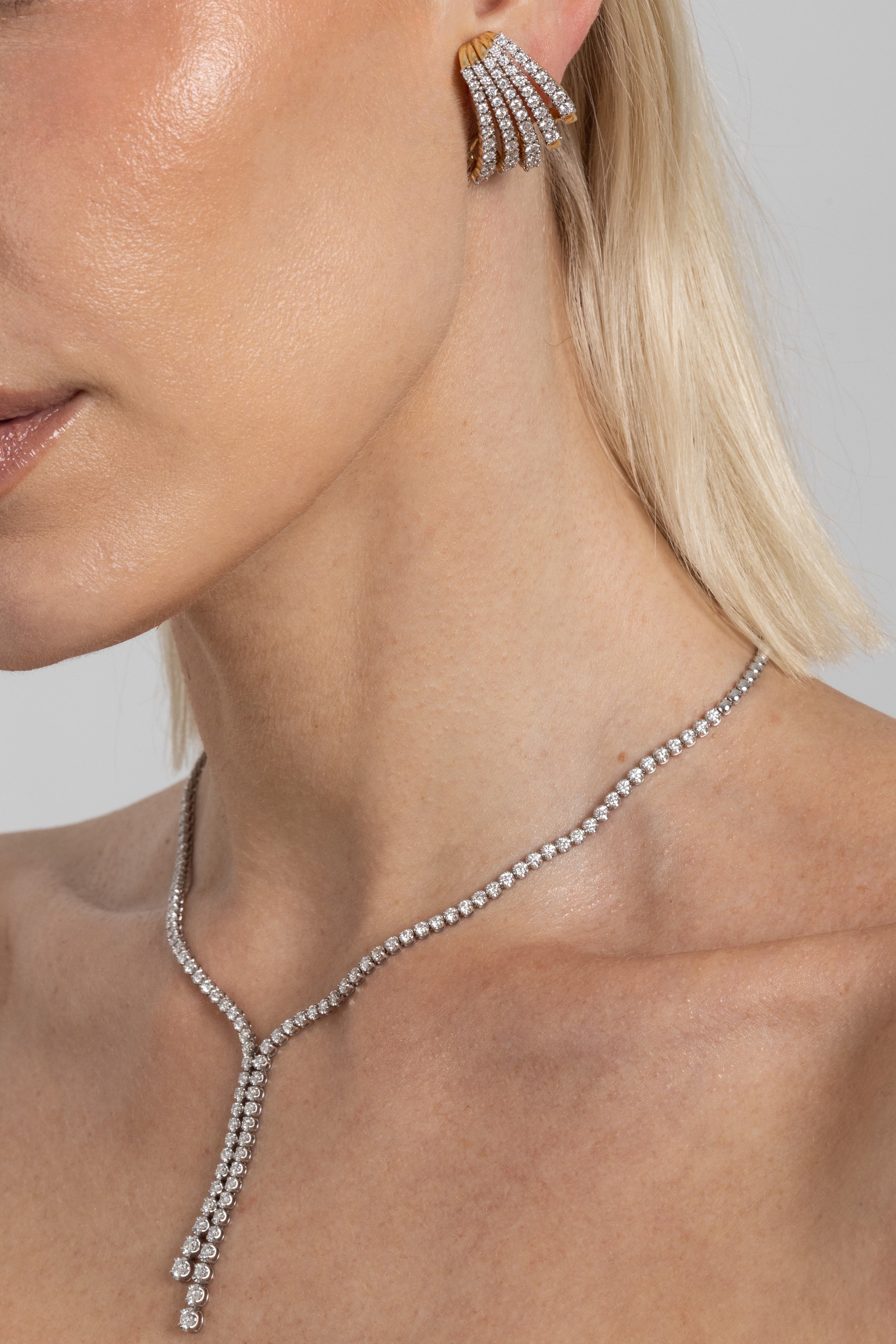 Collar rivière de oro blanco con diamantes