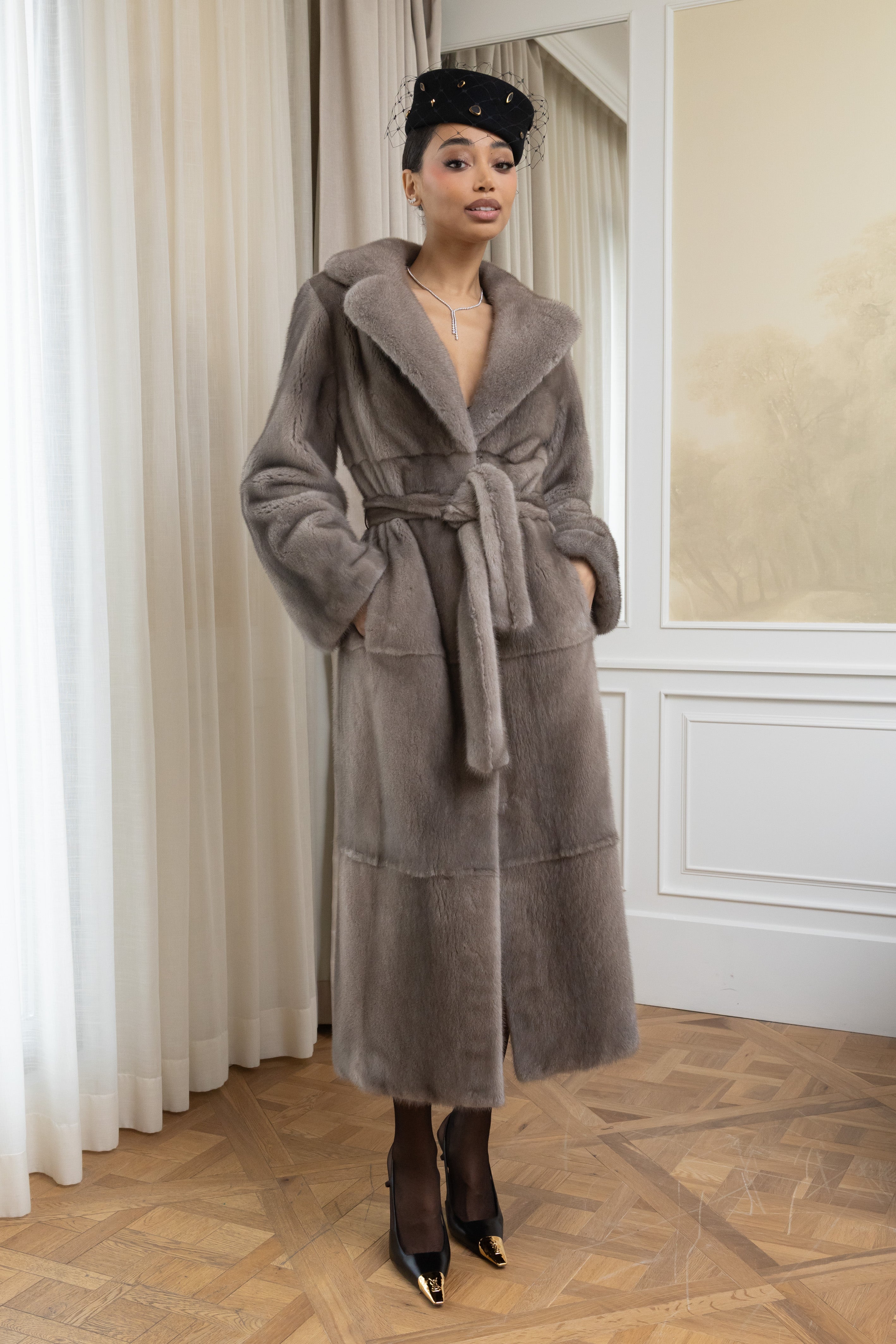 ABRIGO LARGO VISÓN GRIS PIEDRA