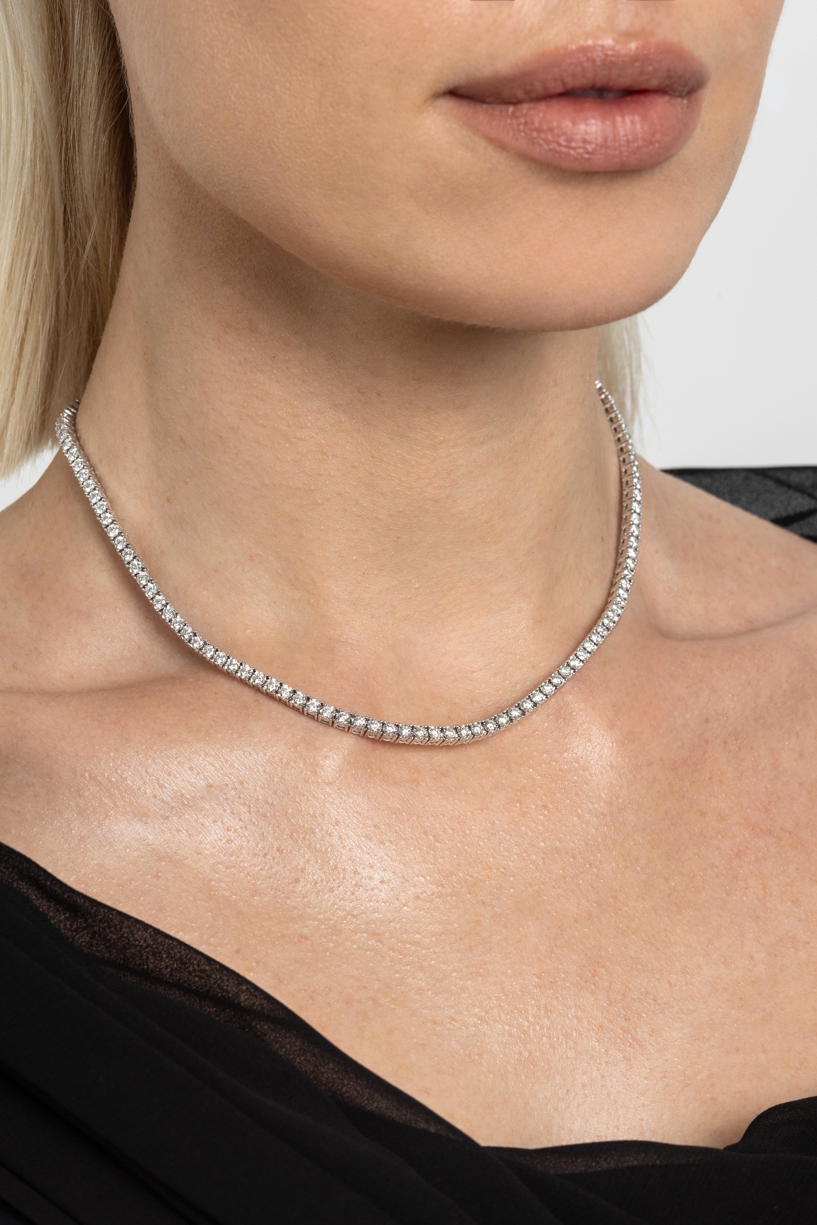 Collar Rivière de oro blanco con diamantes