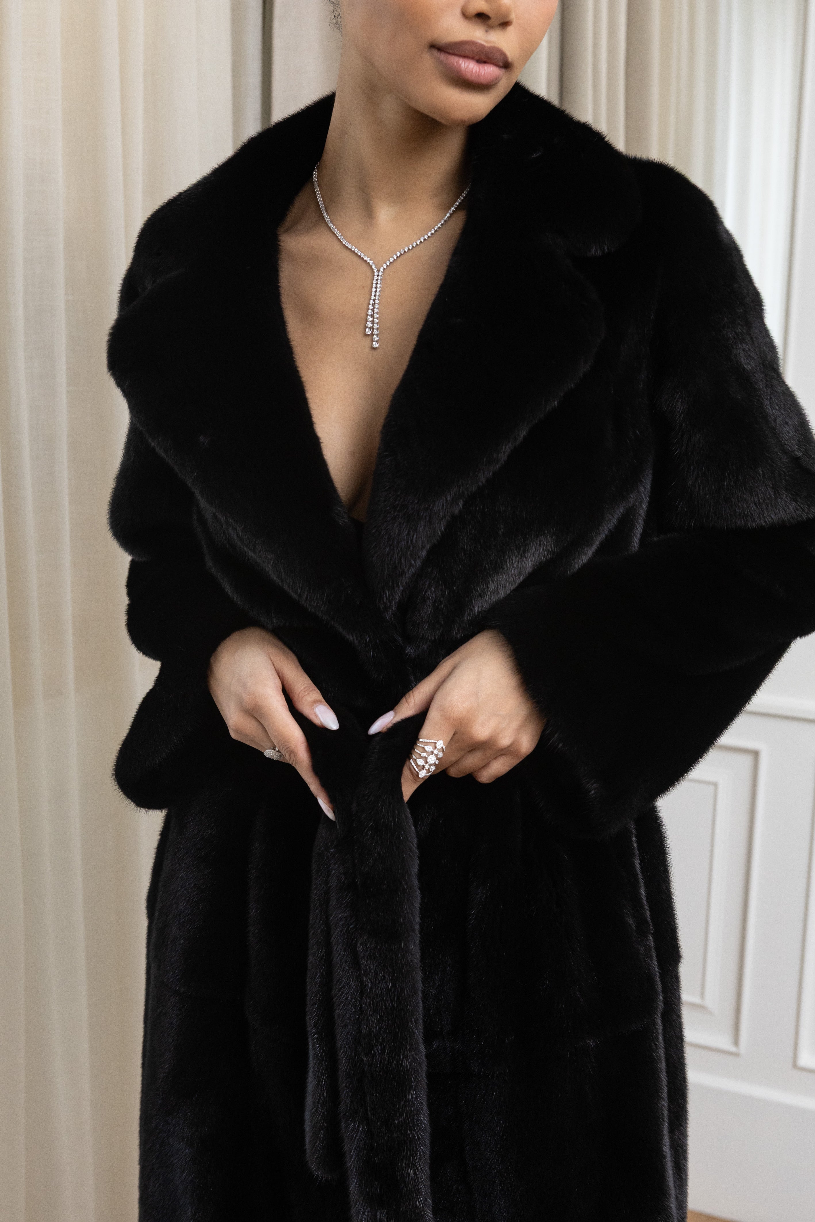 ABRIGO LARGO VISÓN NEGRO