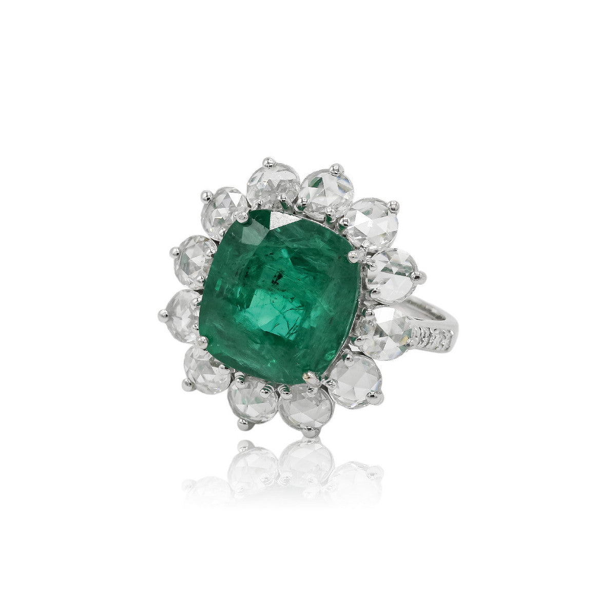 Anillo Flor de Oro Blanco, Esmeraldas y Diamantes naturales